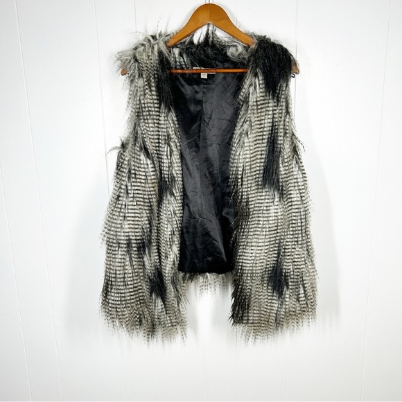 Geneology Fashion DNA Faux Fur Black and White Vest Large - Picture 1 of 6